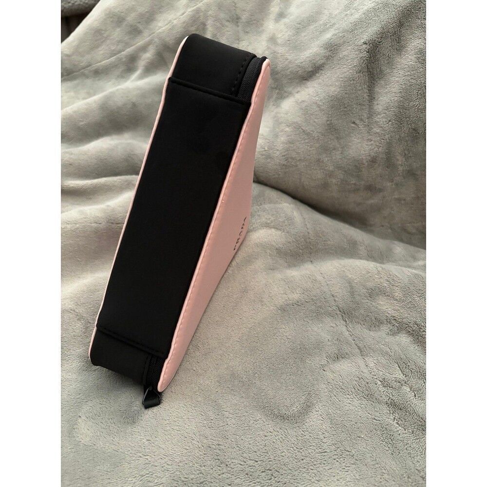 Prada makeup pouch - Picture 2 of 4